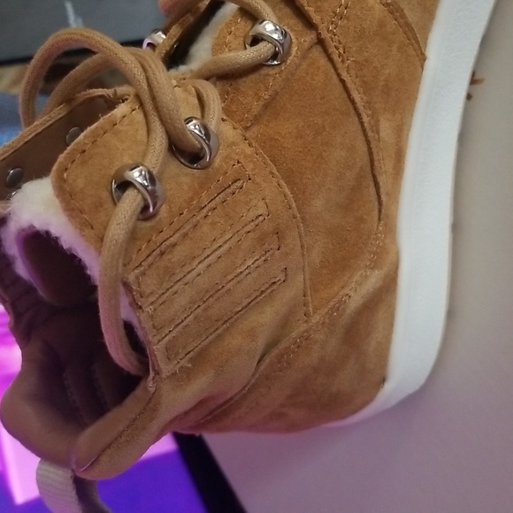 Marc Fisher mally boots..no fur inside. Pleather interior - Picture 5 of 8